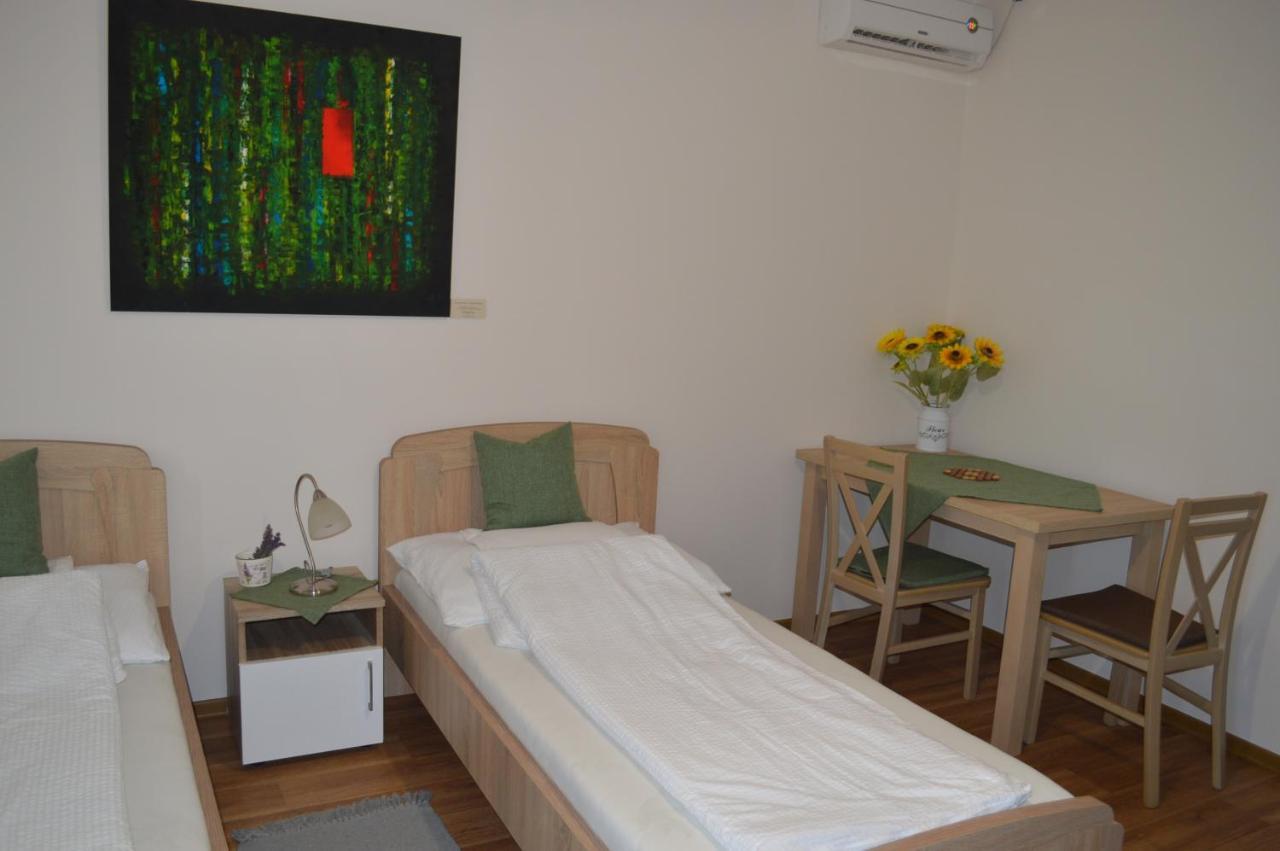 Hansag Vendeghaz Kapuvar Ngoại thất bức ảnh
